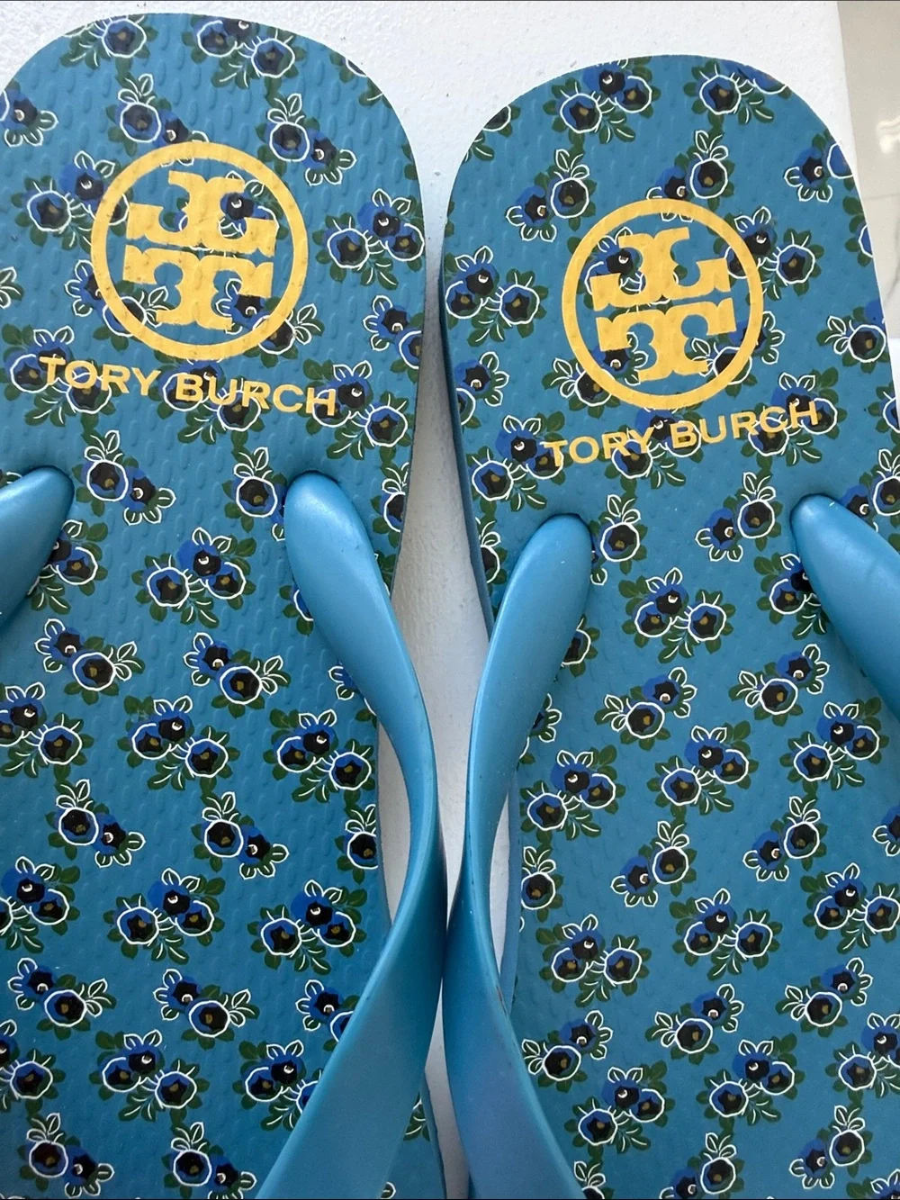 NWOT Tory Burch Teal Floral Logo Flip Sandals